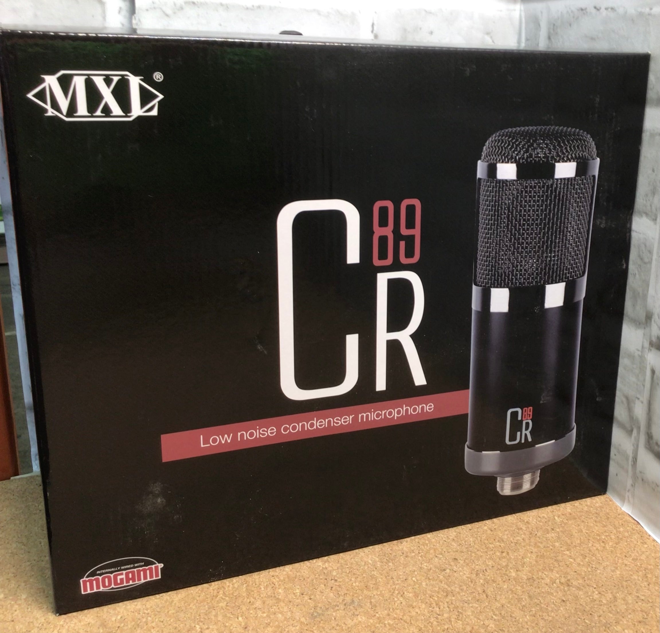 MXL CR89 Premium Low Noise Condenser Microphone with Shock Mount and Flight Case (7922742231278)
